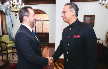 El Embajador Abhishek Singh sostuvo hoy una reunion con S.E. Yvan Gil Pinto, recientemente nombrado Ministro de Relaciones Exteriores de Venezuela. Examinaron una amplia gama de temas de importancia bilateral y tambien examinaron algunos acontecimientos recientes en la region.